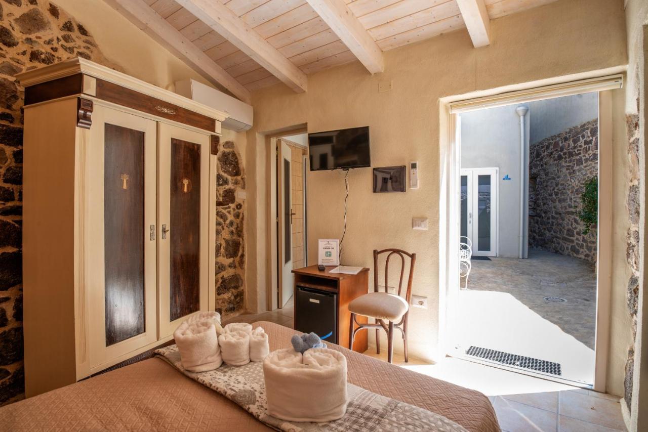 Domo Sa Barra Bed & Breakfast SantʼAntìoco Exterior foto