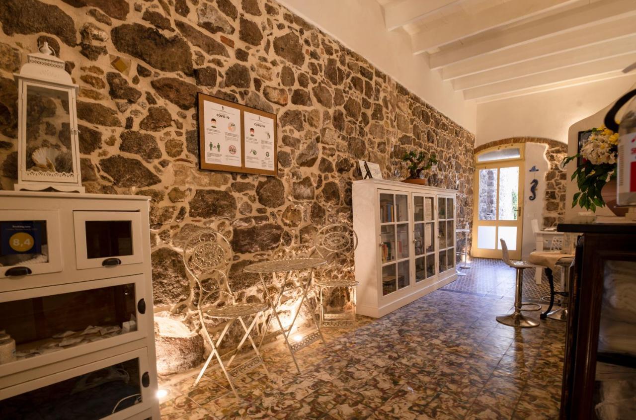 Domo Sa Barra Bed & Breakfast SantʼAntìoco Exterior foto