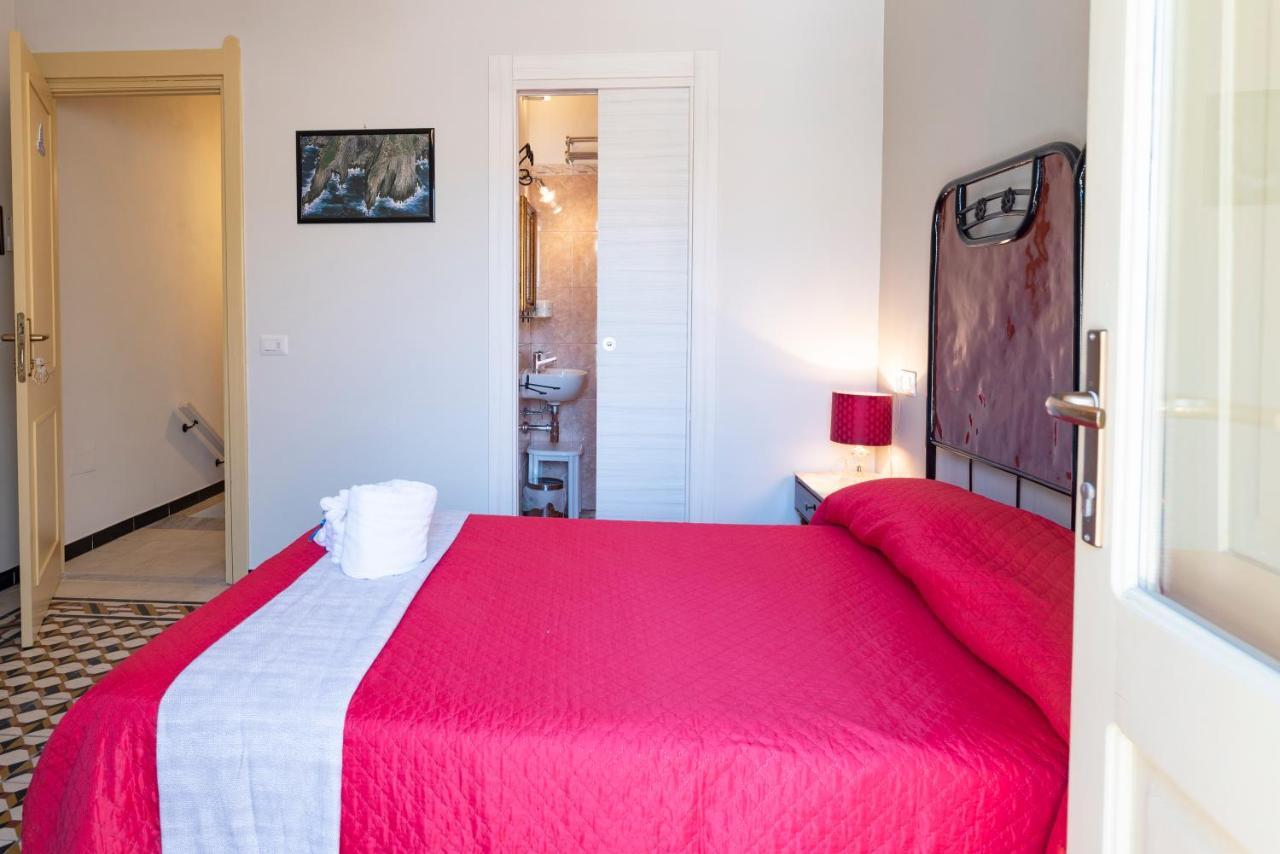 Domo Sa Barra Bed & Breakfast SantʼAntìoco Exterior foto